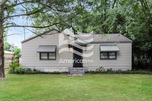 214 Evergreen St in Warner Robins, GA - Building Photo