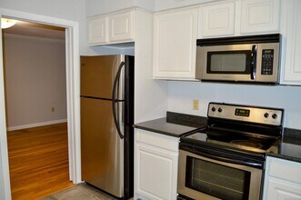 9 Concord St in West Hartford, CT - Building Photo - Building Photo