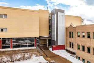 Centre D'hébergement Champlain in Montréal, QC - Building Photo