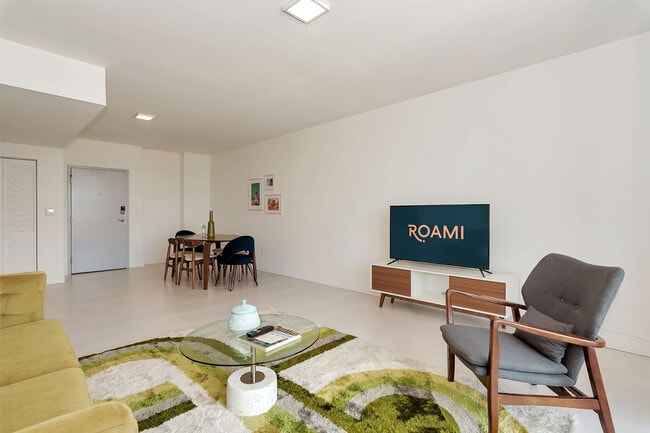 1710 SW 27th Ave in Miami, FL - Foto de edificio - Building Photo