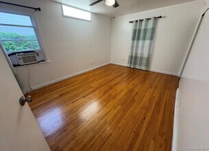 54 Camden Pl in New Hyde Park, NY - Building Photo - Building Photo