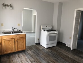 125 Parade St, Unit 125 Parade St Appt 2 in Erie, PA - Building Photo - Building Photo