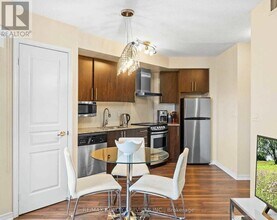 352 Front St W in Toronto, ON - Building Photo - Building Photo