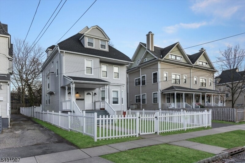 55 Greenwood Ave in Montclair, NJ - Building Photo