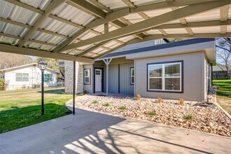 809 N West St in Burnet, TX - Building Photo - Building Photo