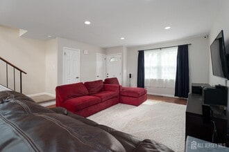 15 Isaac Dr in Dayton, NJ - Building Photo - Building Photo