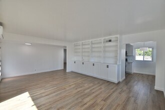 1212 N Hollywood Way in Burbank, CA - Building Photo - Building Photo