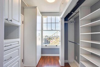 702 Ash St, Unit 1000 in San Diego, CA - Foto de edificio - Building Photo