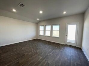 20404 Lone Peak Pass in Manor, TX - Foto de edificio - Building Photo