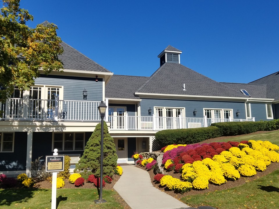 The Fairways in Derry, NH - Building Photo