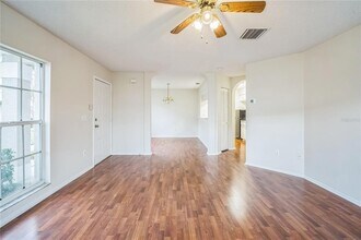 523 Kensington Lake Cir in Brandon, FL - Building Photo - Building Photo