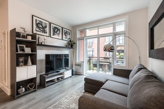 2276 Rue Victoria in Lachine, QC - Building Photo - Building Photo