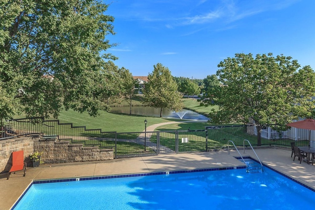 Woodland Manor Apartments in Tulsa, OK