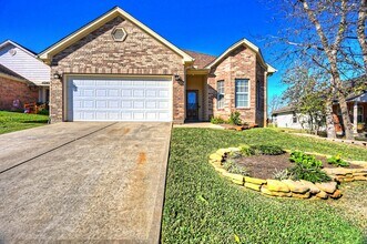 108 Cove Cir in Montgomery, TX - Building Photo - Building Photo