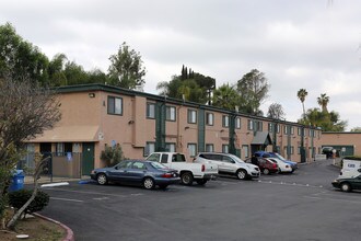 Rancho Pointe Apartments in Spring Valley, CA - Foto de edificio - Building Photo