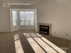 107 Breezewood Dr in Greenville, NC - Building Photo - Building Photo