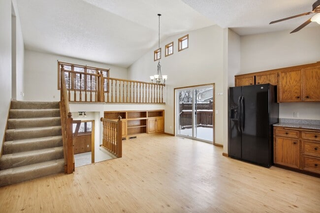 908 Gramsey Pl in Burnsville, MN - Building Photo - Building Photo