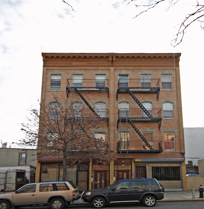 145 Utica Ave in Brooklyn, NY - Foto de edificio