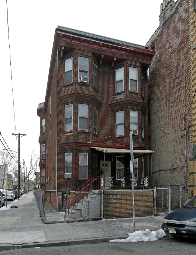 390 Baldwin Ave in Jersey City, NJ - Building Photo - Building Photo