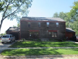 96-98 S Huron Dr in Janesville, WI - Building Photo