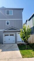 7852 Jacqueline Way in White City, OR - Building Photo
