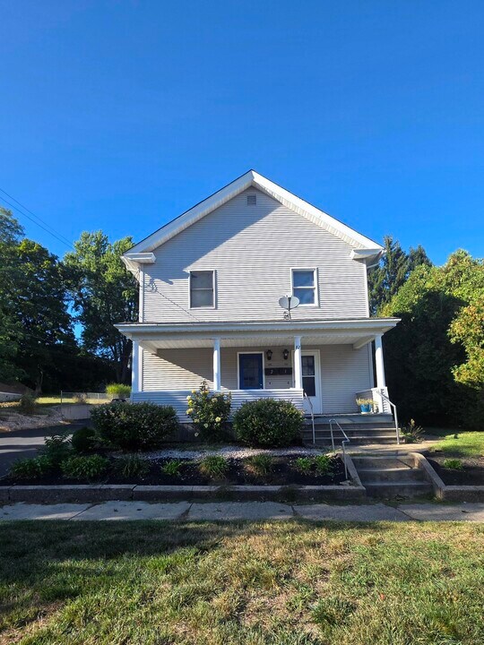 82 Jacobs St in Bristol, CT - Building Photo
