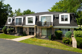 Birchwood Square Apartments in West Seneca, NY - Foto de edificio - Building Photo