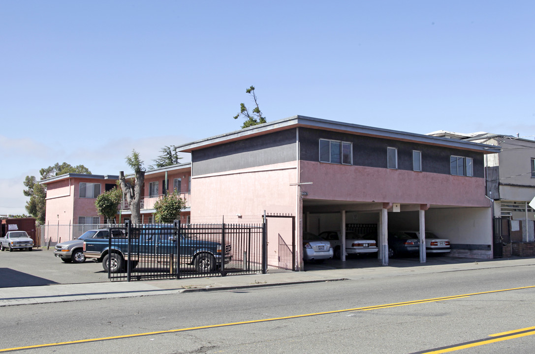 6663 Foothill Blvd in Oakland, CA - Building Photo