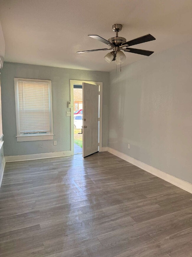 914 Clower in San Antonio, TX - Building Photo - Building Photo