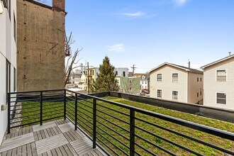 391 Palisade Ave in Jersey City, NJ - Building Photo - Building Photo