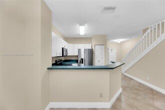 304 SW 120th Ave in Pembroke Pines, FL - Building Photo - Building Photo