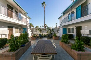 Ocean Palms Apartments in San Diego, CA - Building Photo