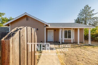 9304 Orangevale Ave in Orangevale, CA - Building Photo - Building Photo