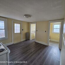 114 N Hyde Park Ave in Scranton, PA - Building Photo - Building Photo