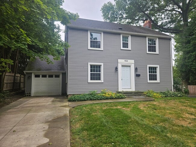 922 Crain Ave in Kent, OH - Foto de edificio - Building Photo