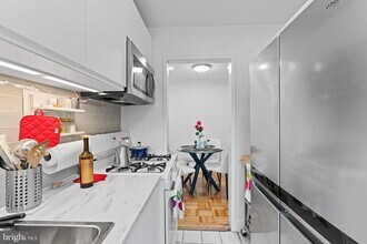3901 Tunlaw Rd NW, Unit 506 in Washington, DC - Building Photo - Building Photo