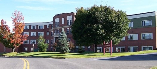 Lyndon Heights in Caribou, ME - Foto de edificio