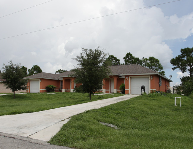 177 Meadow Rd in Lehigh Acres, FL - Building Photo - Building Photo