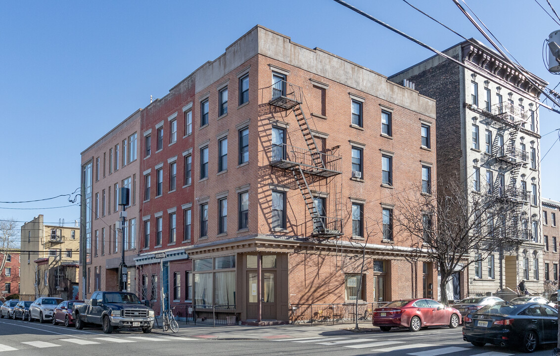 292 3rd St in Jersey City, NJ - Building Photo