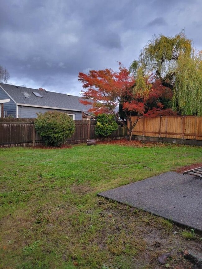 14877 SE Gilesford St in Clackamas, OR - Building Photo - Building Photo