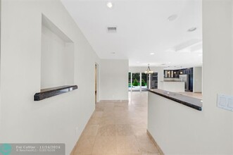 4021 Bayview Dr in Fort Lauderdale, FL - Building Photo - Building Photo