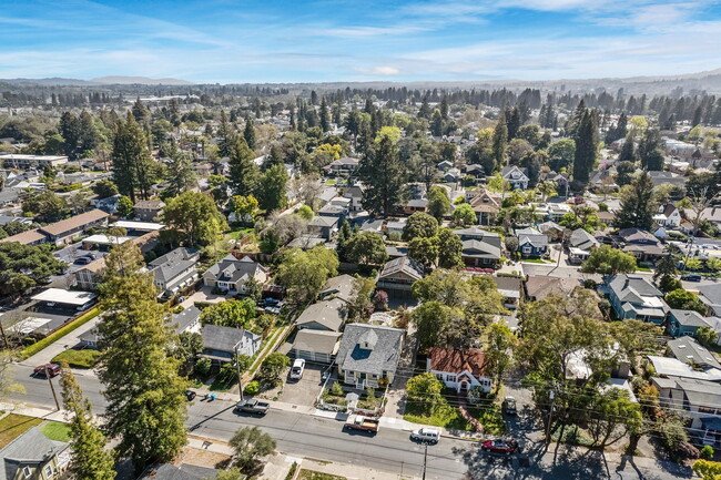 406 North St in Healdsburg, CA - Building Photo - Building Photo