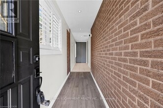 3347 Hannibal Rd in Burlington, ON - Building Photo - Building Photo