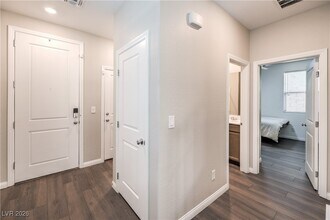 10646 Silver Pond Ave in Las Vegas, NV - Building Photo - Building Photo