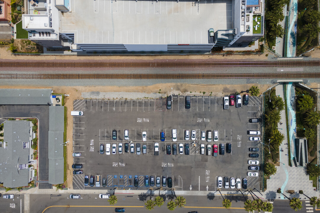 Block 5 in Oceanside, CA - Foto de edificio