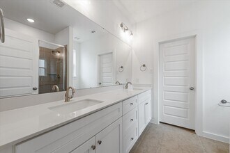 1207 Chestnut Ct in Runaway Bay, TX - Building Photo - Building Photo