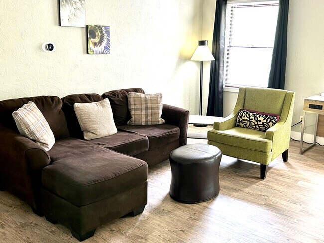 4028 N Illinois Ave, Unit 11 in Peoria Heights, IL - Building Photo - Building Photo