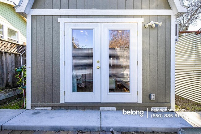 515 Mountain View Ave in Petaluma, CA - Foto de edificio - Building Photo