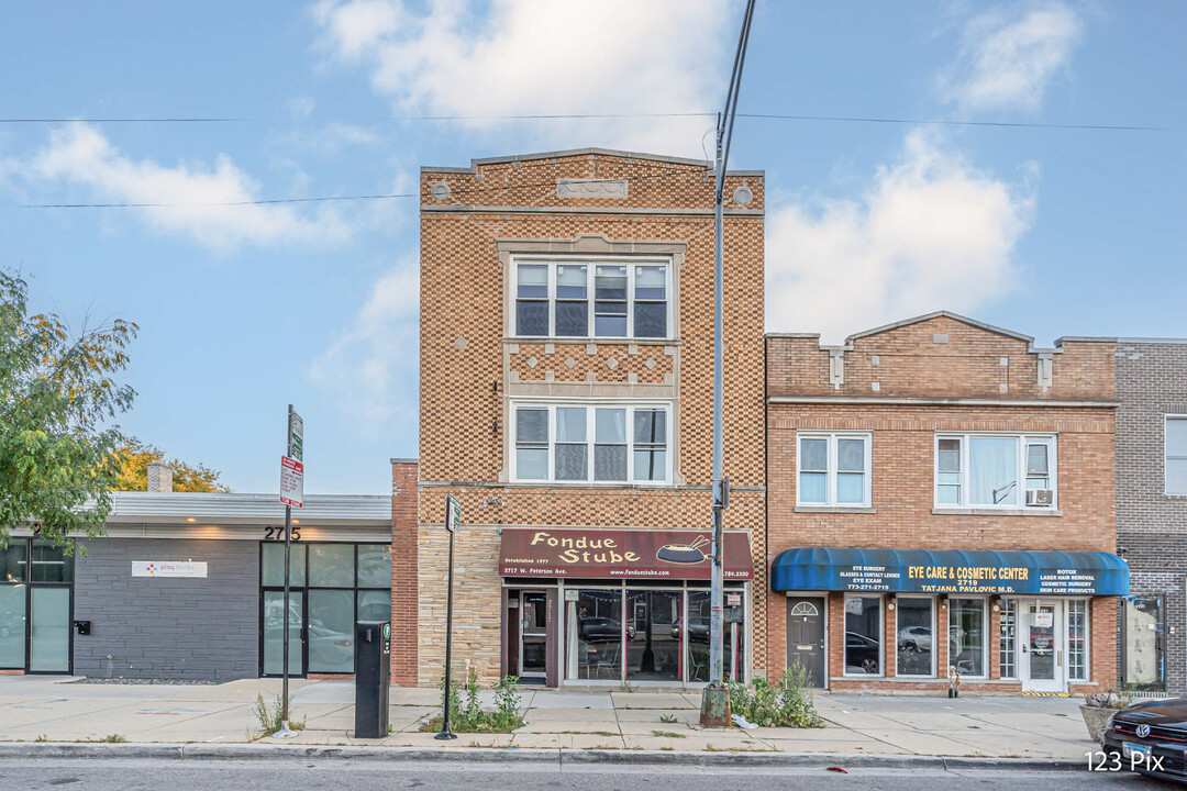 2717 W Peterson Ave in Chicago, IL - Building Photo