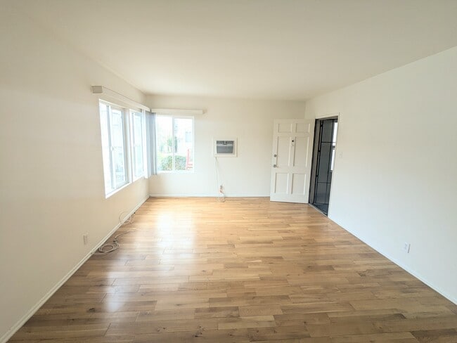 327 N Mariposa Ave, Unit 3